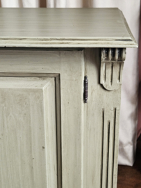 VERKOCHT Oude brocante olijfgroene kast