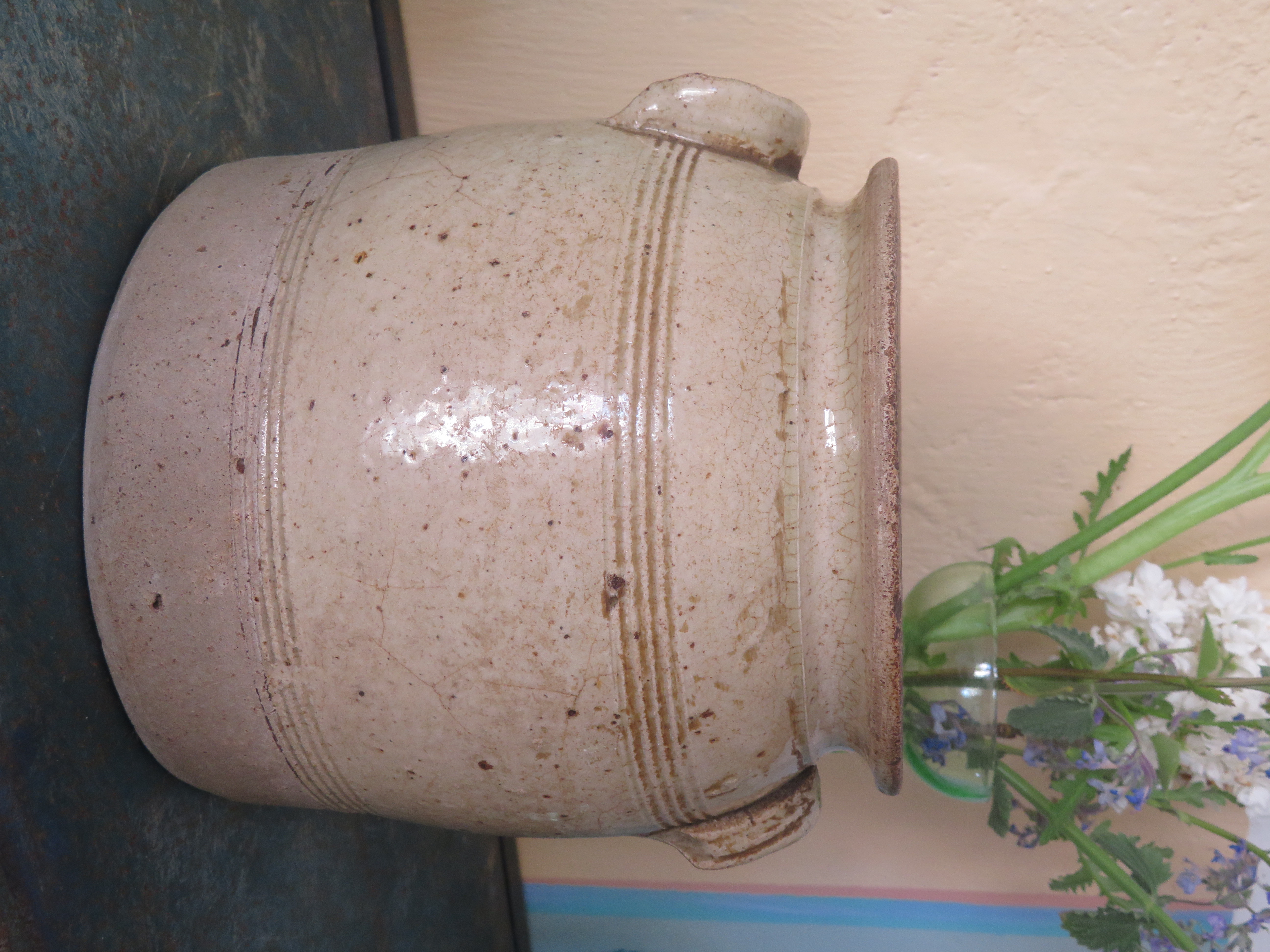 Oude Franse beige grespot - 16 cm (artikelnr. 153)