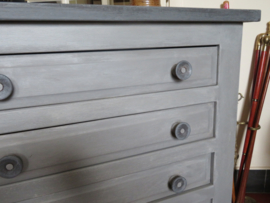 VERKOCHT Oude brocante grijze en vergrijsde houten ladenkast