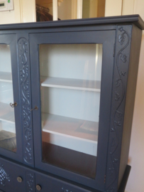 VERKOCHT Brocante blauwe vitrinekast boekenkast servieskast