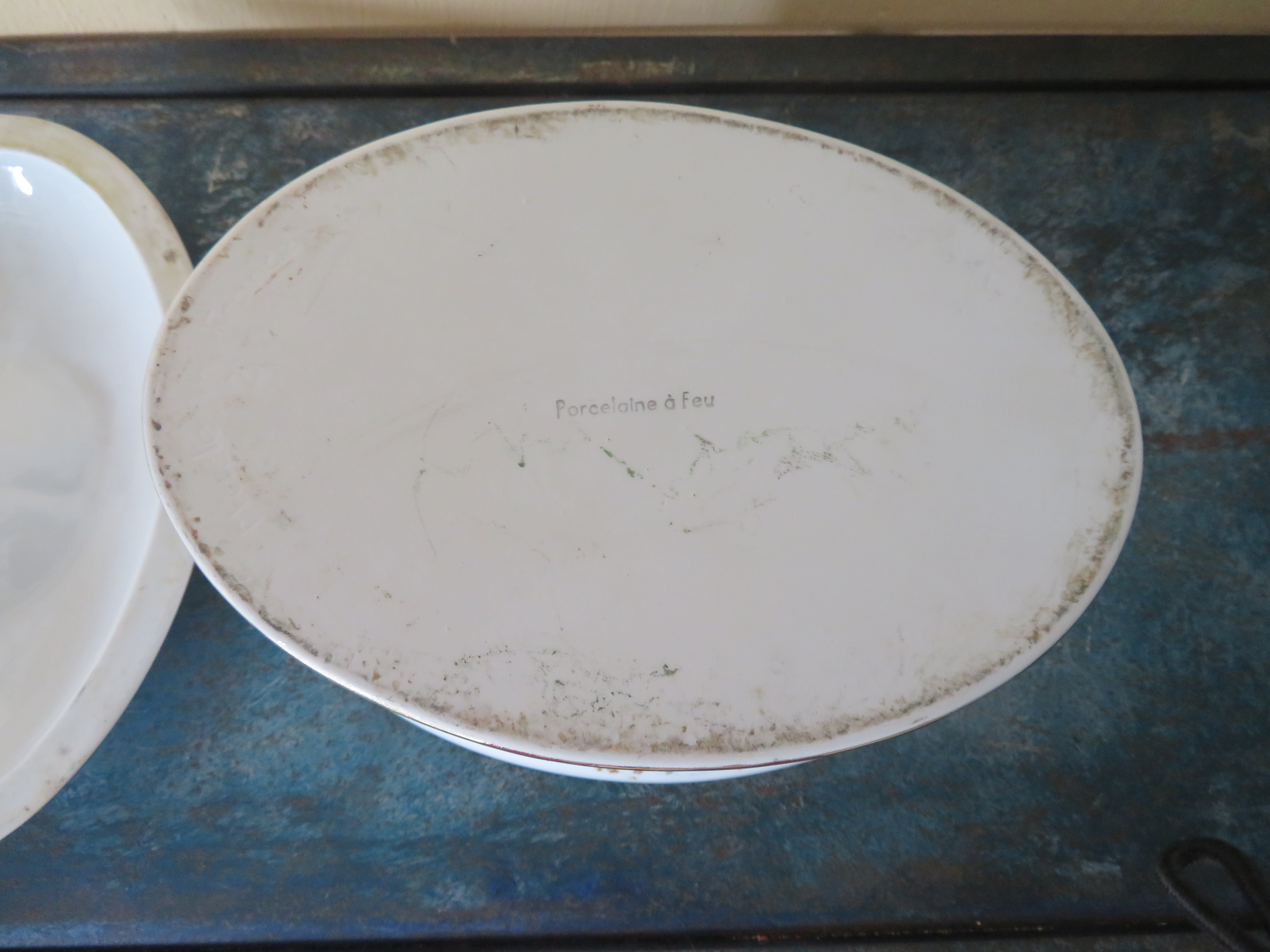 Oude Franse porseleinen terrine met wilddecor - ovenvast met deksel