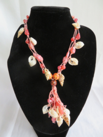 VERKOCHT Vintage roze halsketting met schelpen