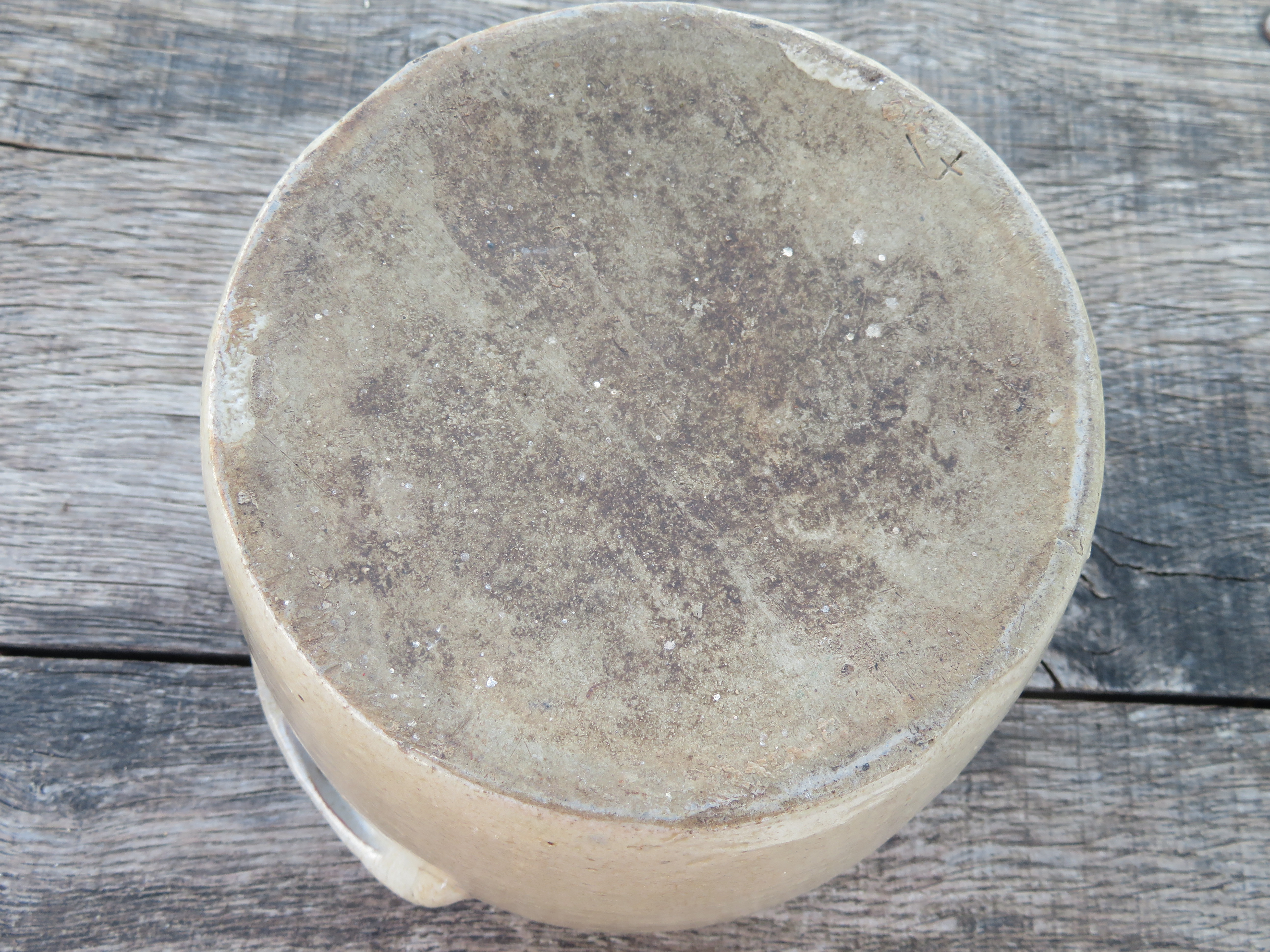Oude Franse beige grespot - 19 cm (artikelnr. 150)