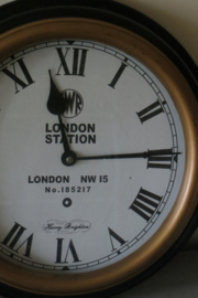 Engelse ronde wandklok GWR, zwart / goud, 38 cm