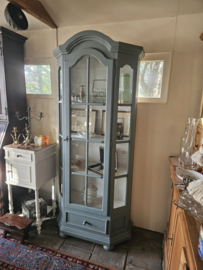 VERKOCHT Brocante blauwe vitrinekast servieskast
