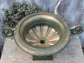 Antieke Franse gietijzeren jardiniere met oren