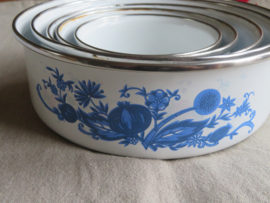 Oude witte emaille nestschalen uit de DDR- set van 5