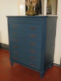 VERKOCHT Oude brocante blauwe ladekast met uitschuifbaar plateau