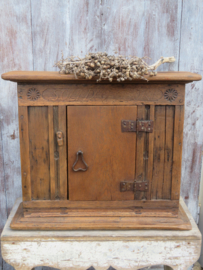 VERKOCHT Antiek eikenhouten medicijnkastje hangkastje - 19e eeuw