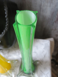 VERKOCHT Oude groene glazen solifleur / lelievaas - 30 cm hoog