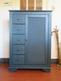 VERKOCHT Brocante blauwe houten spekkast meidenkast