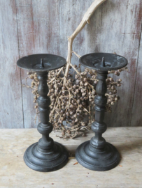 VERKOCHT Brocante zwart gietijzeren kandelaar - 27 cm - (prijs per stuk)