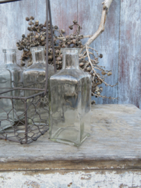 Vintage metalen rekje met 6 glazen flesjes vaasjes