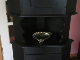 Brocante zwarte hoekkast