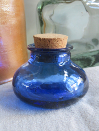 Vintage blauw glazen potje met kurk