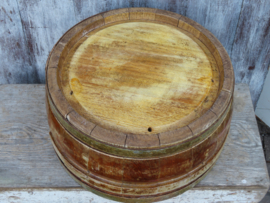 Antieke ronde houten kaaston kaaskarn