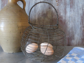 verkocht* Oud Frans draadmandje eiermandje