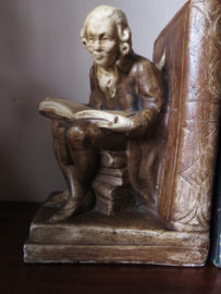 VERKOCHT Antieke gipsen boekensteunen De Geleerde en De Nar met Uil