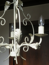VERKOCHT Brocante Franse écru metalen hanglamp, 3-lichts