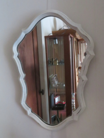 VERKOCHT Oude brocante ovale Franse spiegel in witte houten lijst, 62 x 43 cm