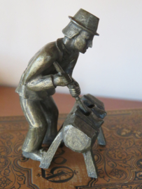 Miniatuur tinnen klompenmaker - Daalderop 1934