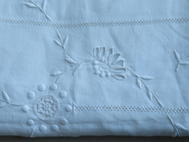 VERKOCHT Oud Frans linnen laken geborduurd met monogram - 320 x 240 cm
