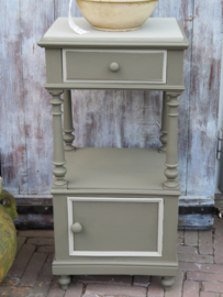 verkocht* Landelijk brocante Frans nachtkastje halkastje, grijsbruin
