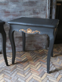VERKOCHT Brocante zwarte houten nachtkastjes bijzettafels - set van 2