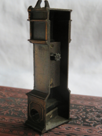 VERKOCHT Miniatuur bronsmetalen staande klok (puntenslijper)