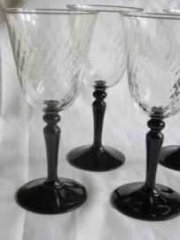 VERKOCHT Vintage wijnglazen op zwarte voet, Luminarc Nocturne 100ml, set van 4