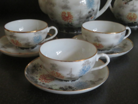 Oude Japanse Kutani porseleinen kop en schotels (prijs per stuk)