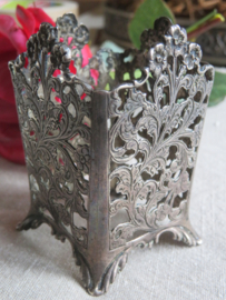 Oude verzilverde maggifles houder