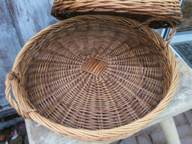 VERKOCHT Franse ronde rotan mand met stolp broodmand fruitmand kaasmand