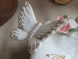 Brocante porseleinen zeepbakje schaaltje met vlinder