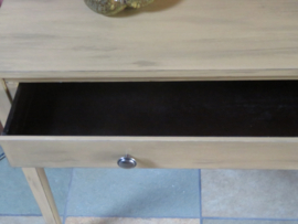 VERKOCHT Brocante okergele sidetable wandtafel, 100 cm breed