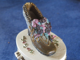 Keramiek sieradendoosje / miniatuur schoenendoos met schoentje