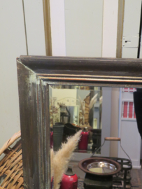 VERKOCHT Oude spiegel in brocante houten lijst - 102 x 56 cm