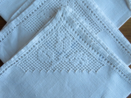 VERKOCHT Handgemaakte witte linnen servetten met kantwerk, set van 6 stuks
