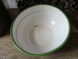 VERKOCHT Oude groene emaille schaal
