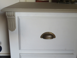 VERKOCHT Grote brocante witte grenen commode dressoir kast