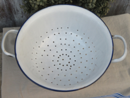 Brocante emaille vergiet op voet