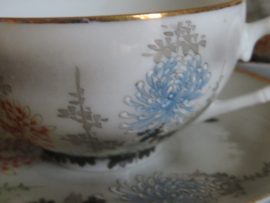 Oude Japanse Kutani porseleinen kop en schotels (prijs per stuk)