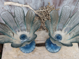 VERKOCHT Stel brocante blauwe glazen windlichten tulpmodel - 35 cm hoog