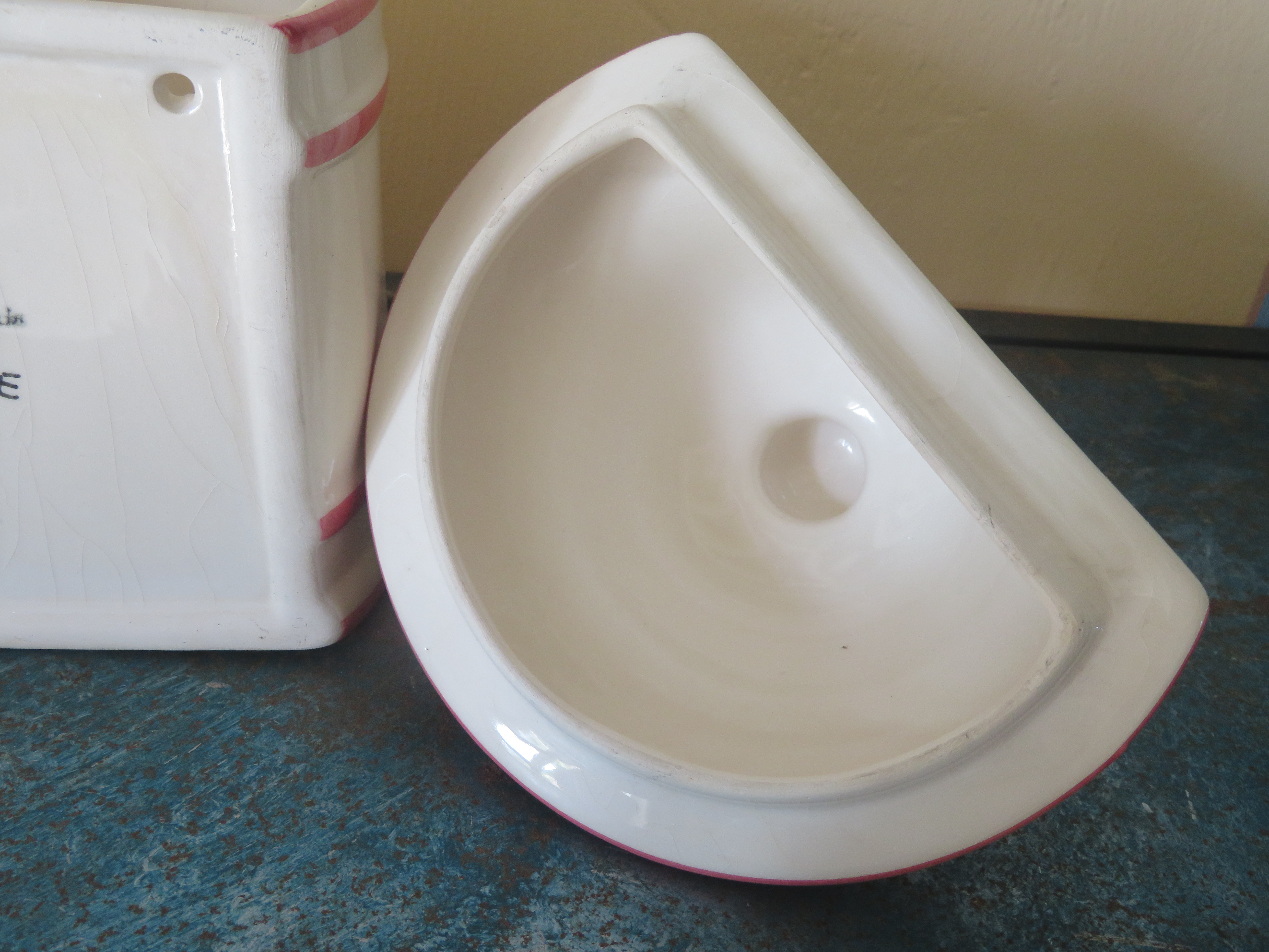 Oude brocante Franse aardewerk zoutpot met deksel