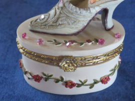 VERKOCHT Keramiek sieradendoosje / miniatuur schoenendoosje met muiltje