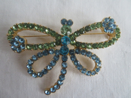 VERKOCHT Vintage vlinderbroche met blauwe en groene stras