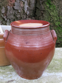 VERKOCHT Oude Franse grespot mosterdpot met deksel, 19 cm (artikelnr. 41)