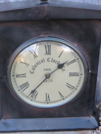 VERKOCHT Vintage metalen staande klok The Colonial Clock Co. - 30 cm