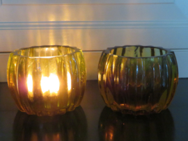 Stel vintage amberkleurige glazen windlichten waxinelichthouders