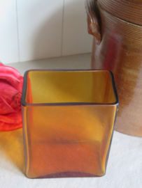 VERKOCHT Vintage amber glazen vaasje - 10 cm hoog